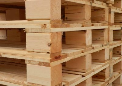 close up of 4 way custom wood pallets